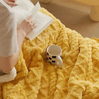 LAMMARA – Fluffy lambswool blanket for maximum warmth