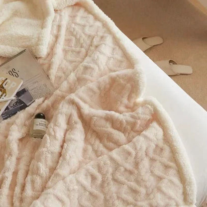 LAMMARA – Fluffy lambswool blanket for maximum warmth