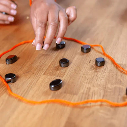 MAGNETIC CHESS - Magnetic chess game for travelling & strategy