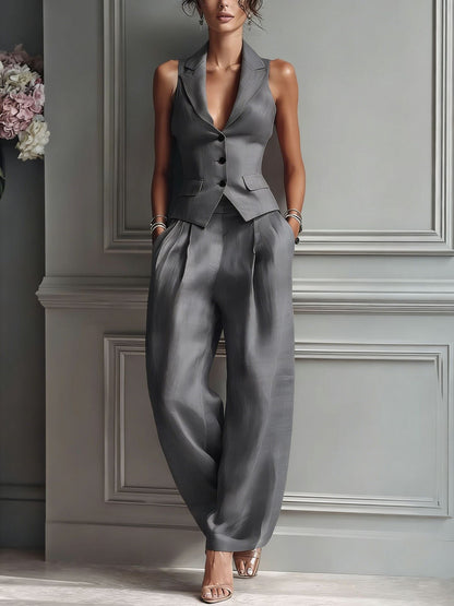 Lorie - Two-piece women's set with V-neck and buttons.