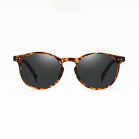 Oliver | Timeless Polarized Sunglasses for Modern Style and Eye Protection 3