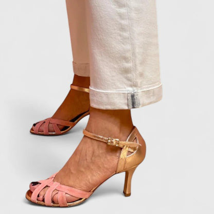 Elegant strappy sandals with heel and buckle